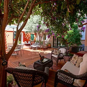 https://boutique-guest-accommodation-zephyrus.splithotels.org